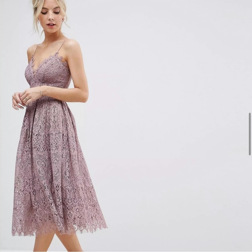 Elegant Lace Midi Dress in lavender